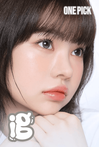 Close-up of a model with long lashes wearing Eyecandys Onepick Cat Gray color contact lenses – premium prescription colored contact lenses for clear vision and style