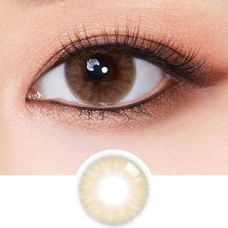 A close-up of a brown eye with long lashes wearing Olola Amuse Brown contact lens by Olola. Below is an enlarged image displaying this 6-month myopia prescription lens’s unique pattern and shade.