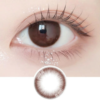 Close-up shot of model's eye adorned with Ann365 JUST Choco (Toric for Astigmatism) (1 PAIR) daily color contact lenses with prescription, paired with clean-girl eye makeup, showing the brightening and enlarging effect of the circle contact lens on dark brown eyes, above a cutout of the contact lens with limbal ring on a white background.
