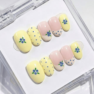Eyecandys Round press on nails Blueberry Tart with soft cream and blush tones, detailed blueberry nail art, leaf accents, and playful blue polka dots.