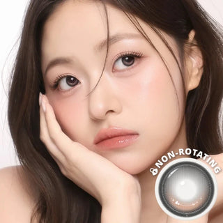 Model wearing i-Girl One Pick Dear One Brownie contact lenses from EyeCandys, featuring warm brown color, weighted non-rotating design, subtle eye-widening effect, and all-day comfort with silicone hydrogel