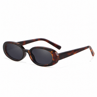 Eyecandys Jellicle Tortoiseshell sunglasses featuring a sleek oval full-frame design, classic tortoiseshell pattern, and a minimalist 90s-inspired style.
