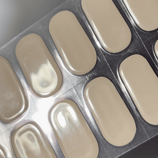 EyeCandys Moo-N Beam Gel Nail Sticker features a creamy beige hue with a soft, glossy finish—subtle, elegant, and effortlessly refined. This semi-cured gel set is your go-to for minimal looks, office polish, or everyday wear that feels calm, clean, and quietly luxe.